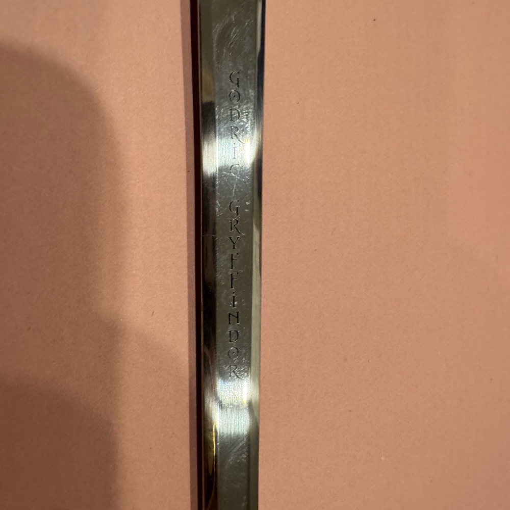 Harry Potter sword of Gryffindor letter opener - Picture 3 of 3